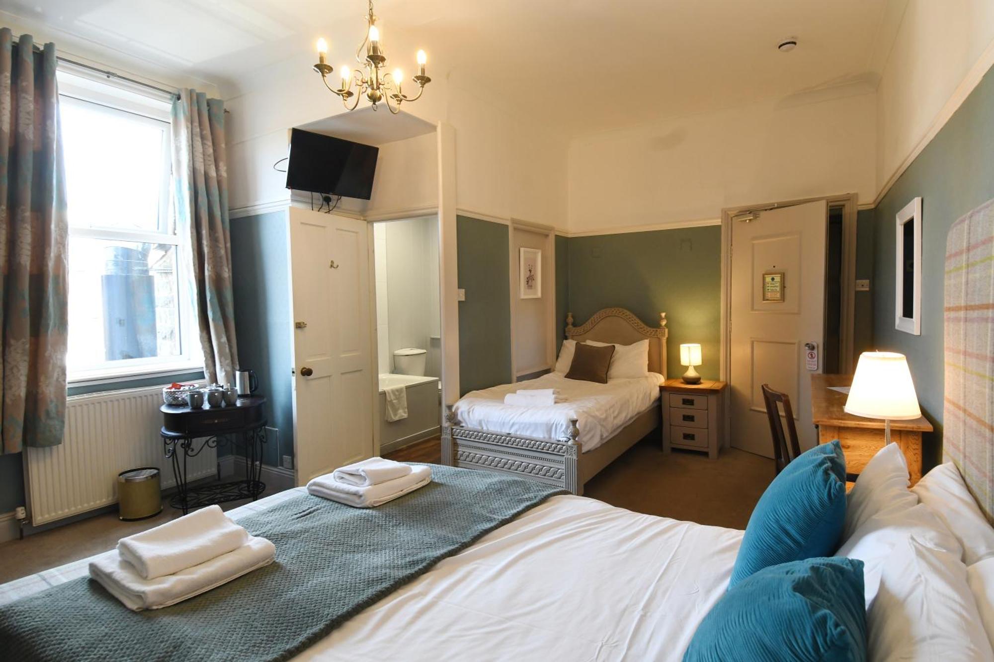 הרוגייט The Inn At Cheltenham Parade מראה חיצוני תמונה