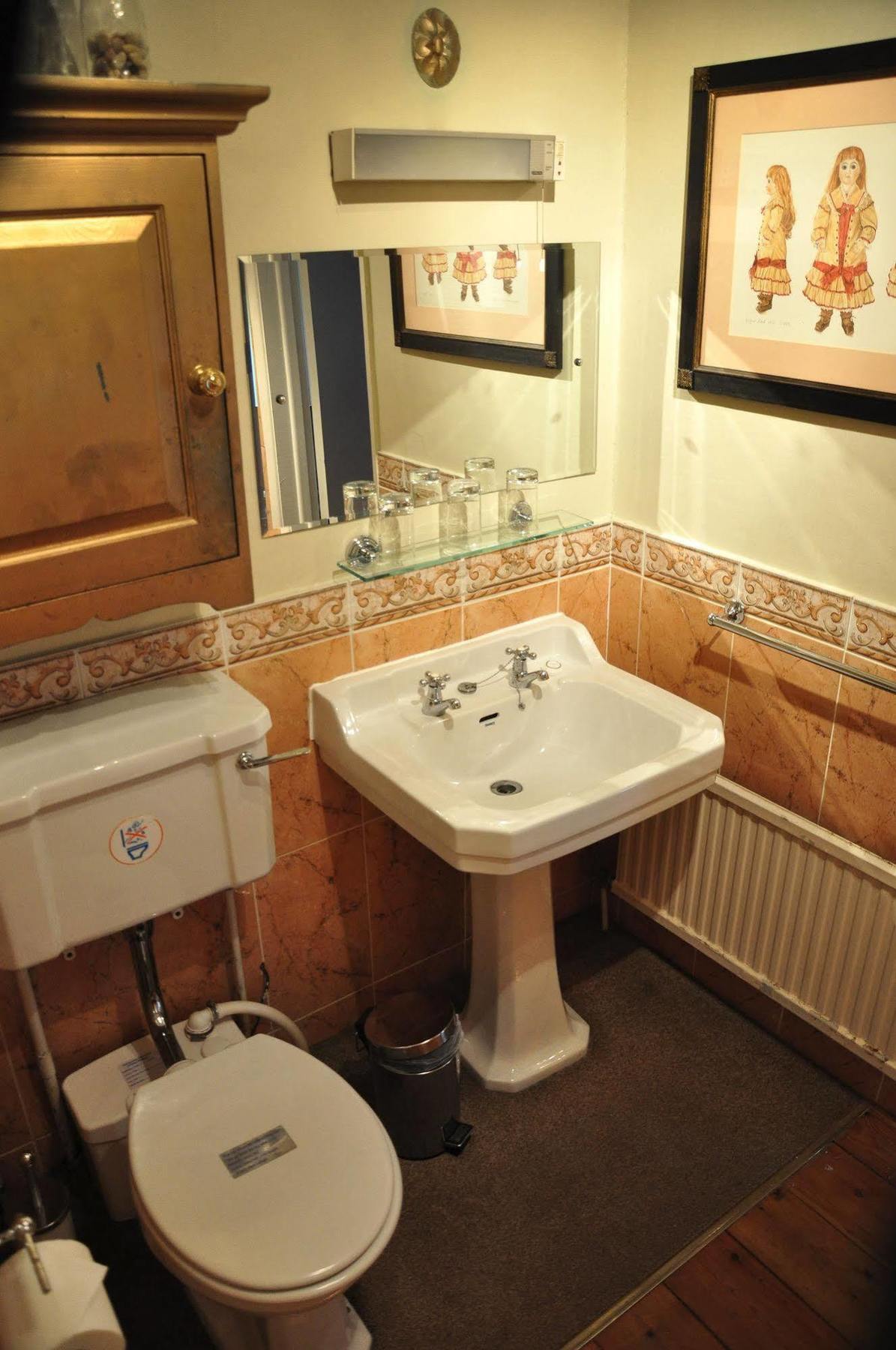 הרוגייט The Inn At Cheltenham Parade מראה חיצוני תמונה